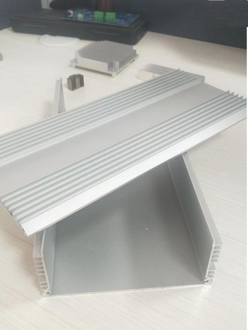 東莞市億之鴻精密五金 專業定制電子產品鋁外殼與辦公用品